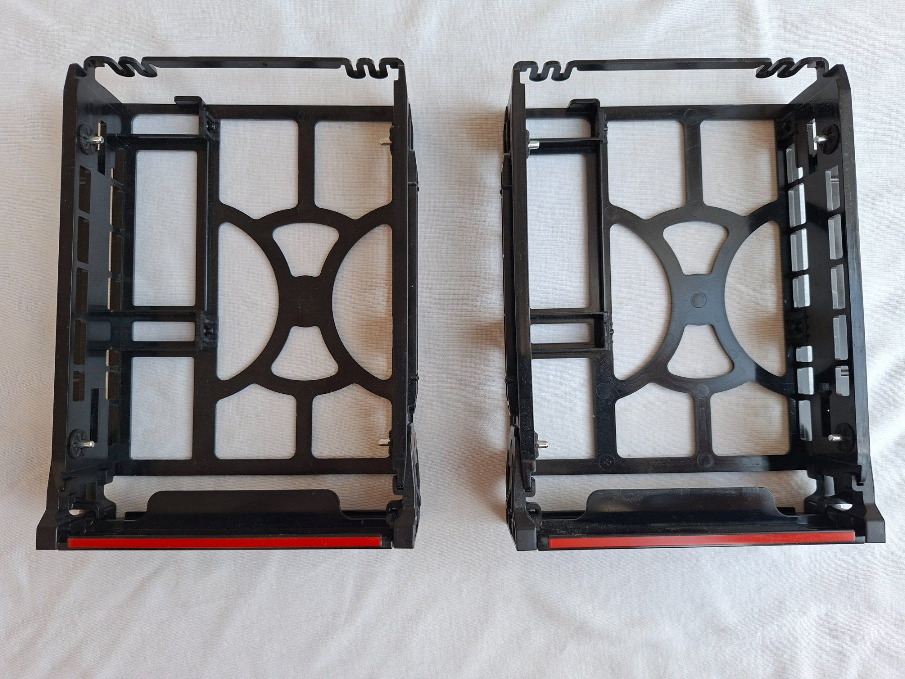 Lenovo Componenti elettronici: ThinkStation 3,5" Front Flex Bay HDD Caddy Einbaurahmen – Usato da Meggen venduto da Nicas_IT_Service
