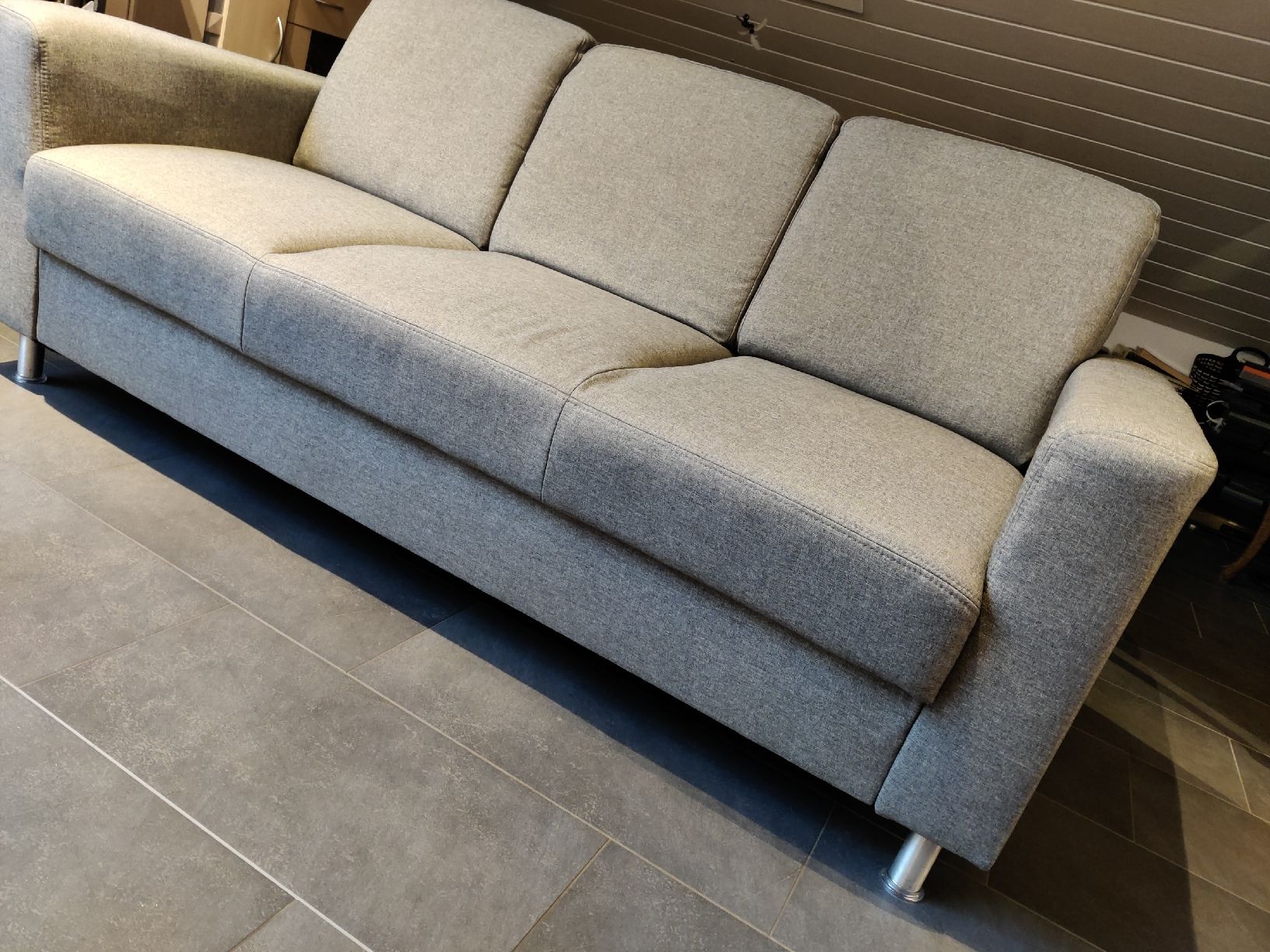 Divani: Gemütliches 3er Sofa hellgrau im Sommer-Angebot! – Usato da Radelfingen venduto da butzlibu 2