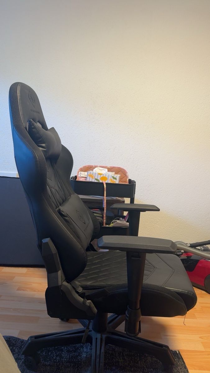 Chaises: DELTACO GAMING stuhl – D'occasion à Hauenstein par cau_m7cl