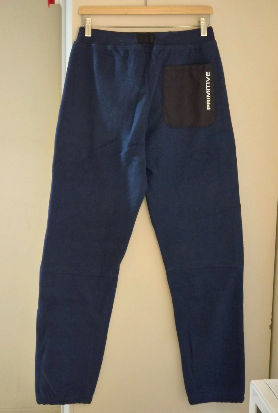 Pantaloni: Fleece-Jogginghose in Dunkelblau – Nuovo e nell'imballaggio originale da Zürich venduto da New_username 2