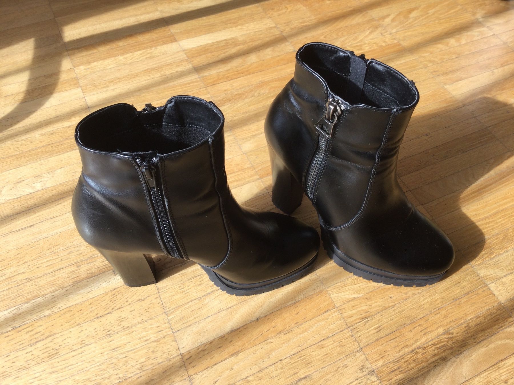 Scarpe da donna: Damen Ankle Boots Gr 38 – Usato da Zürich venduto da VorlonShadow