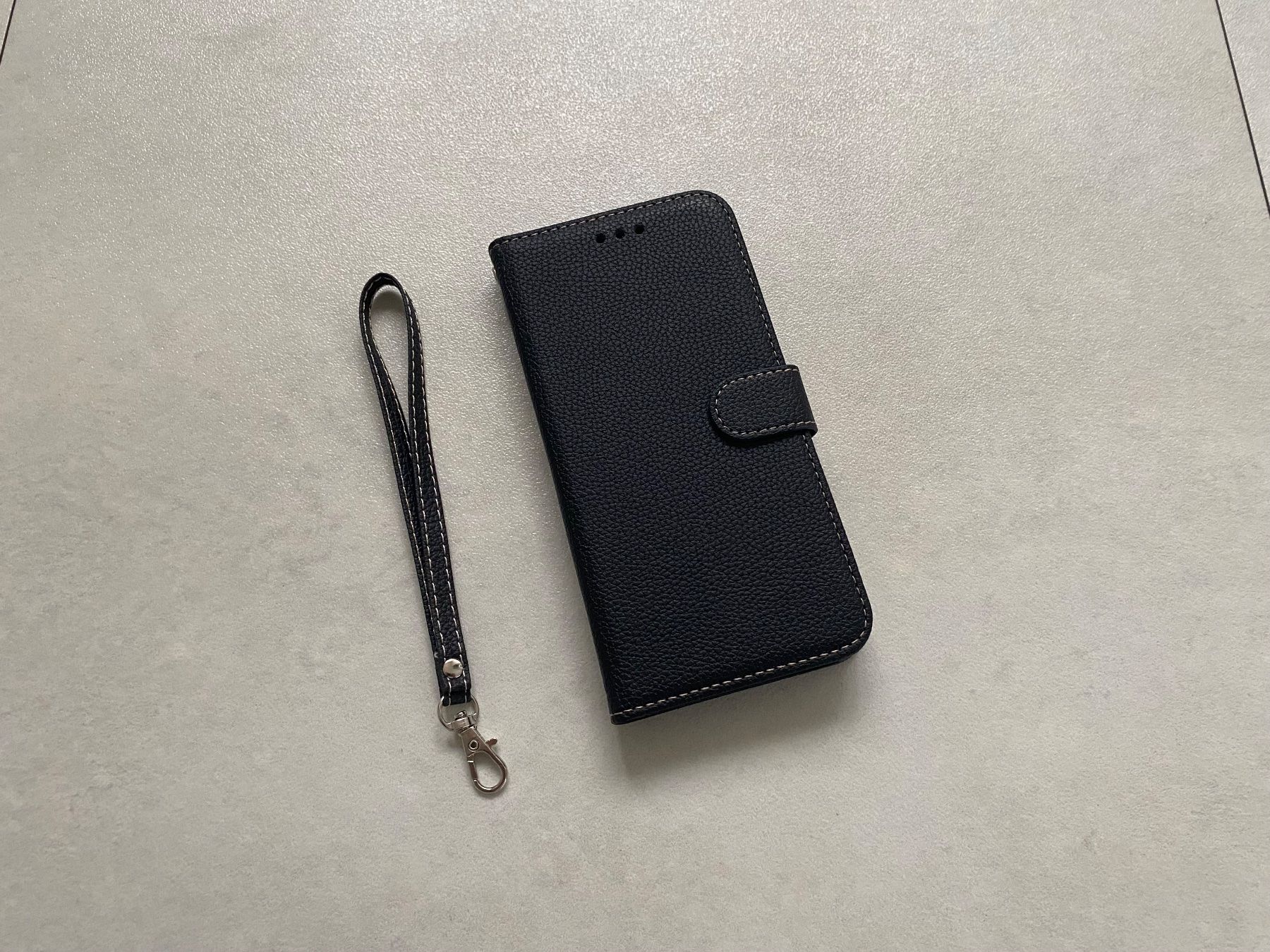Cover & Protezioni schermo: Leder-Etui Hülle für Iphone 12 Pro Max  – Nuovo e nell'imballaggio originale da Spreitenbach venduto da Brockiland-Flohmarkt 1