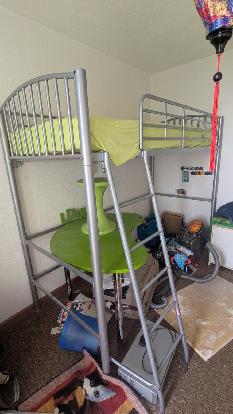 Letti: Lit à étage avec table et tabouret – Usato da Peseux venduto da Patrice-01 3