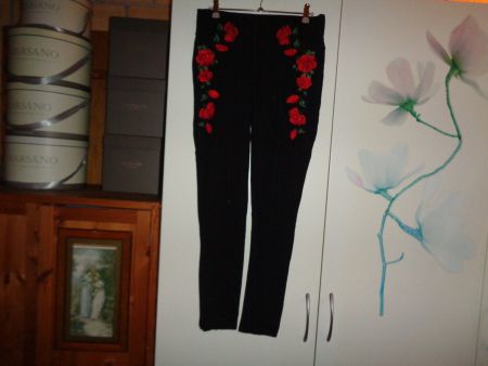 *** Leggins mit Stickerei *** / Amisu / Neu