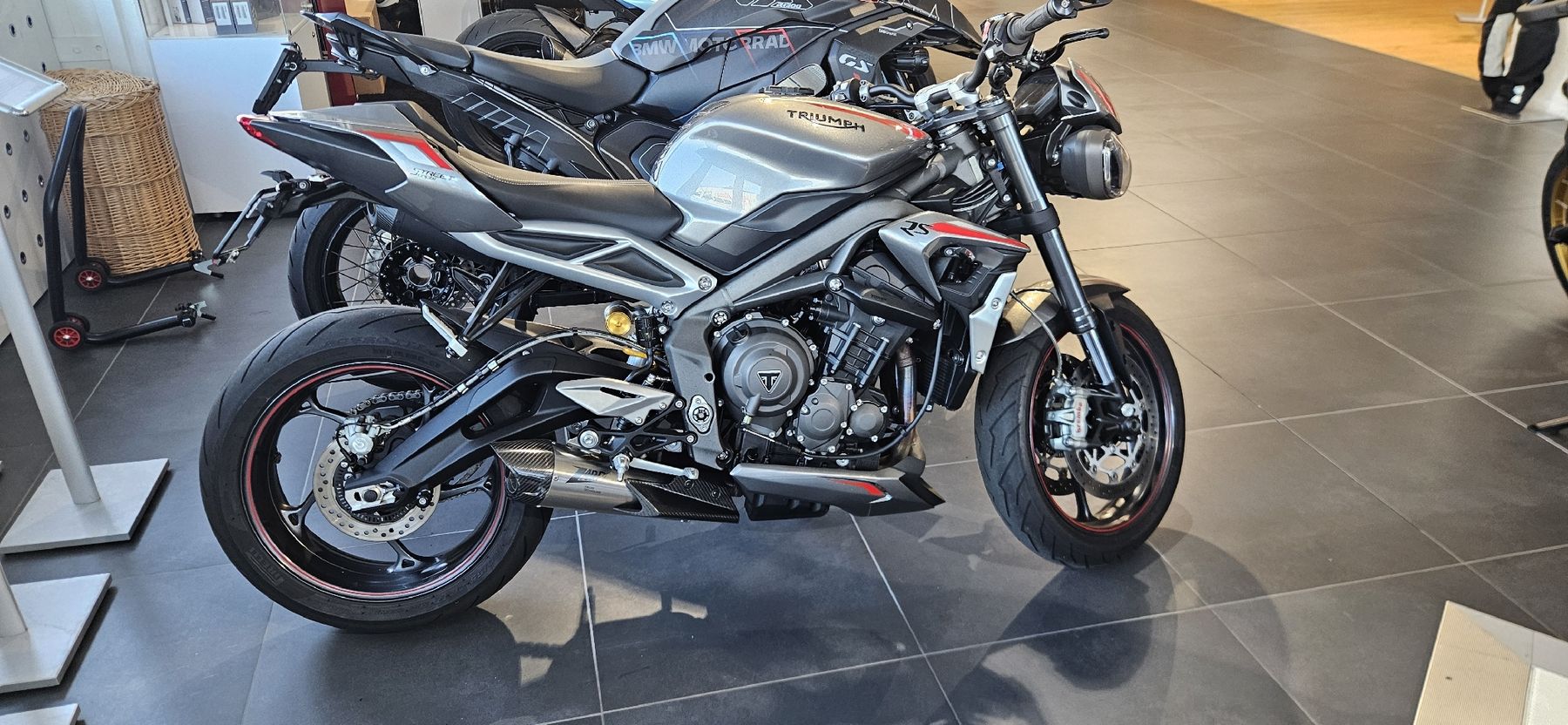 Triumph Strada: Triumph Street Trible  RS – Usato da Zürich venduto da Daytona900 1