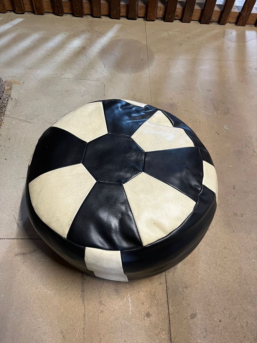 De Sede Sgabelli: Leder-Pouf Hocker (evtl. De Sede) – Usato da Zürich venduto da bom_c25d 4