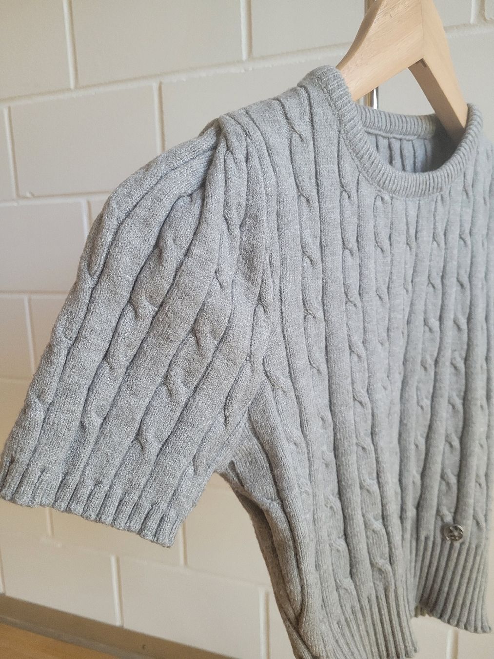T-shirts: Damen Strickpullover kurzarm in grau – Neuf (Voir description) à Dottikon par sin_cmp8 2