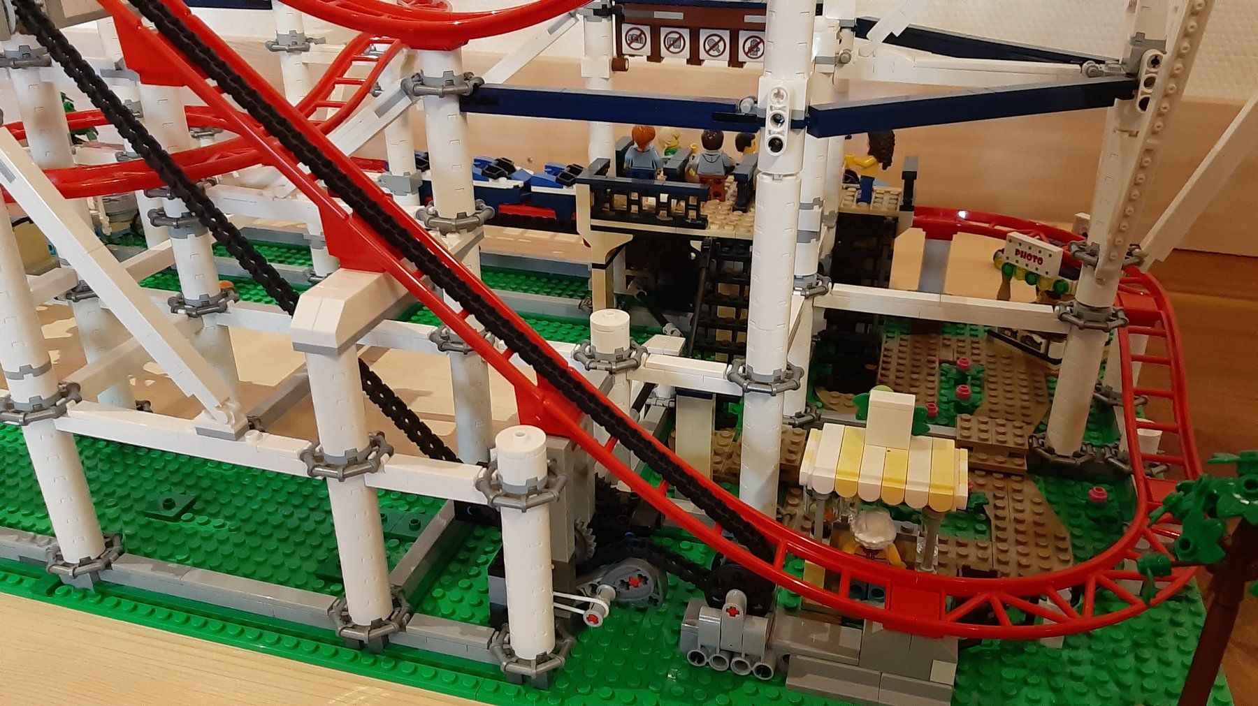 Lego Spielzeuge: Lego Creator Expert 10261 Roller Coaster | grosse Achterbahn – Neu (gemäss Beschreibung) aus Linden von  4