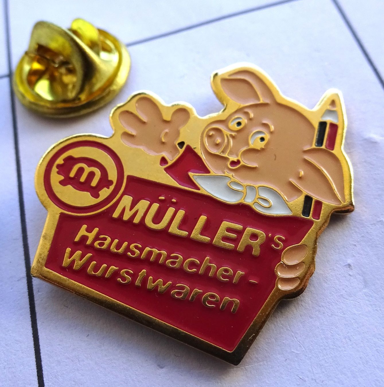Placchette & Badge: Pin Müller Hausmacher Wurstwaren – Usato da Utzenstorf venduto da BUtter81