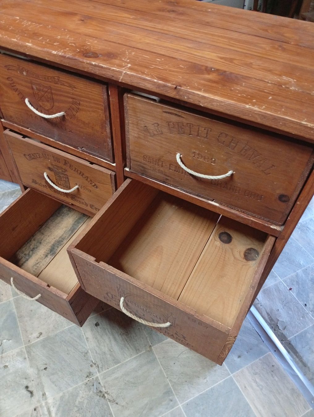 Kommoden: Commode en bois rustique – Gebraucht aus Perrefitte von 36B
