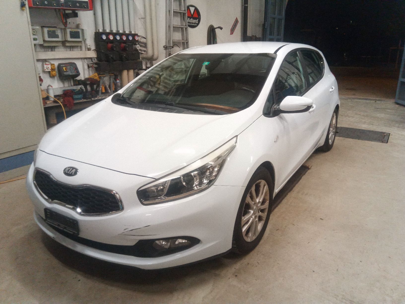 Kia Autos: Kia Cee'd 1.6 CRDI 16V ab MFK – Gebraucht aus Zuzgen von Chrisgisin