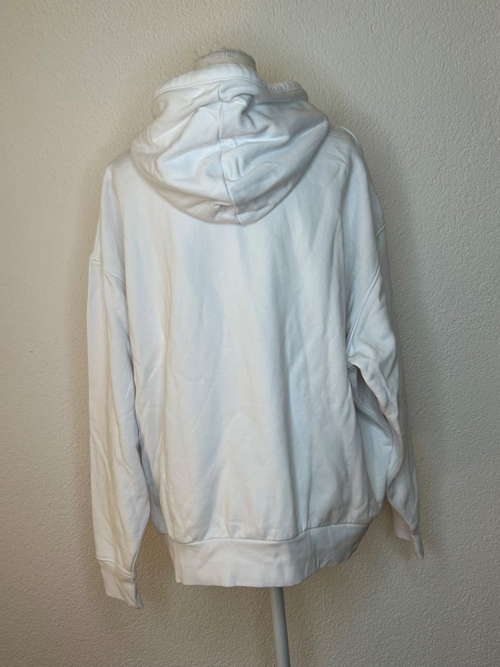 Weekday Maglioni & Felpe: Weekday Hoodie – Usato da St. Gallen venduto da look-twice 2