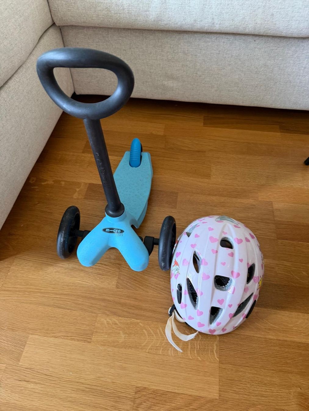 Kickboard: Micro Mini Scooter blau mit Helm – D'occasion à Bern par pacolino22