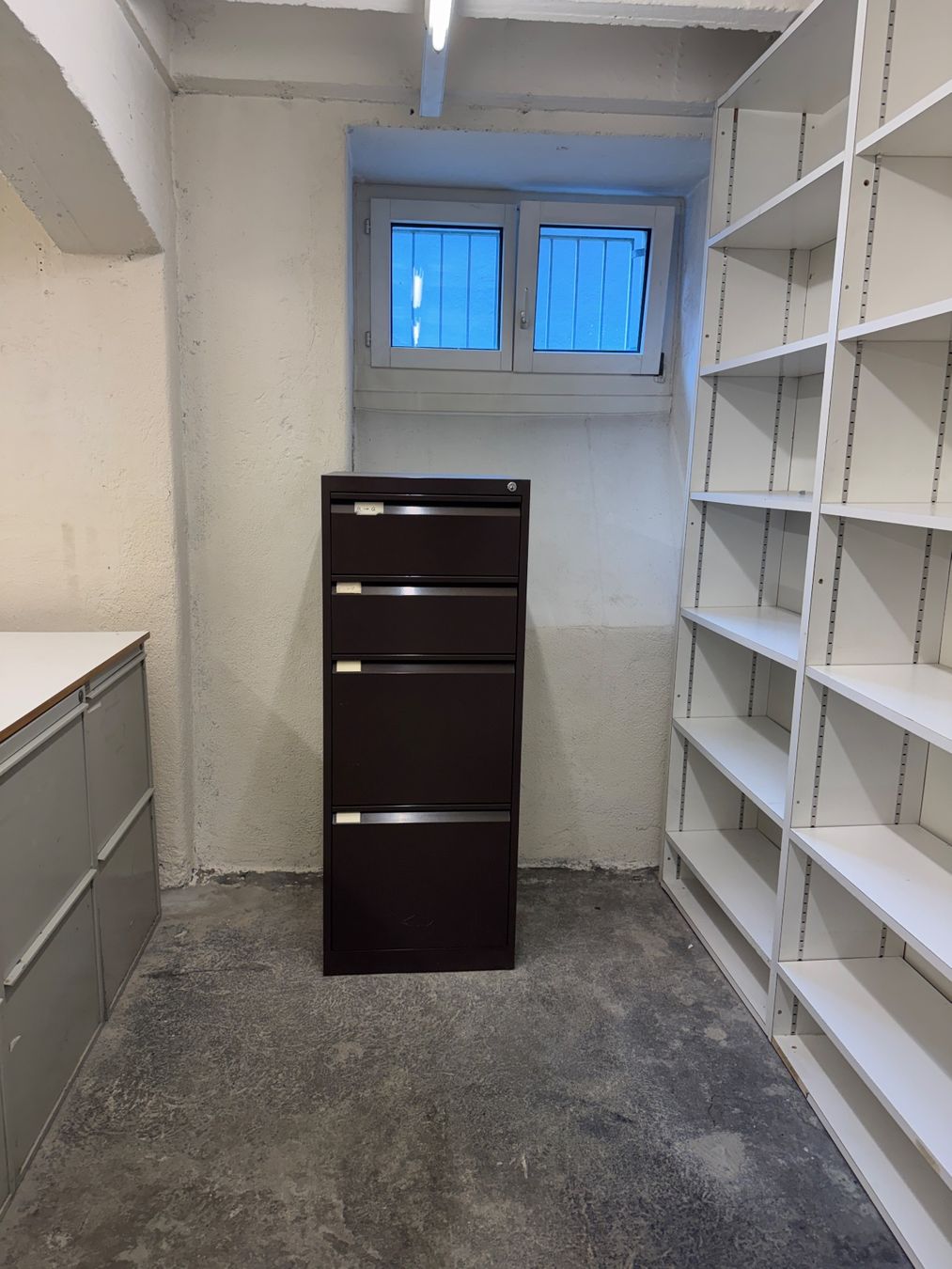 Lista Armadi: Lista Hängeregisterschränke – Usato da Zürich venduto da von_h6p5 2