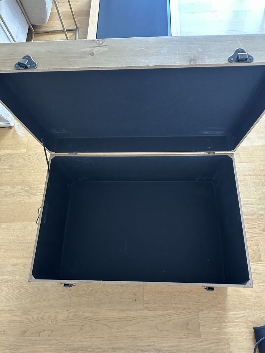 Cassapanche: Chest for storage - wood – Nuovo (secondo la descrizione) da Zürich venduto da ple_m9sc 1