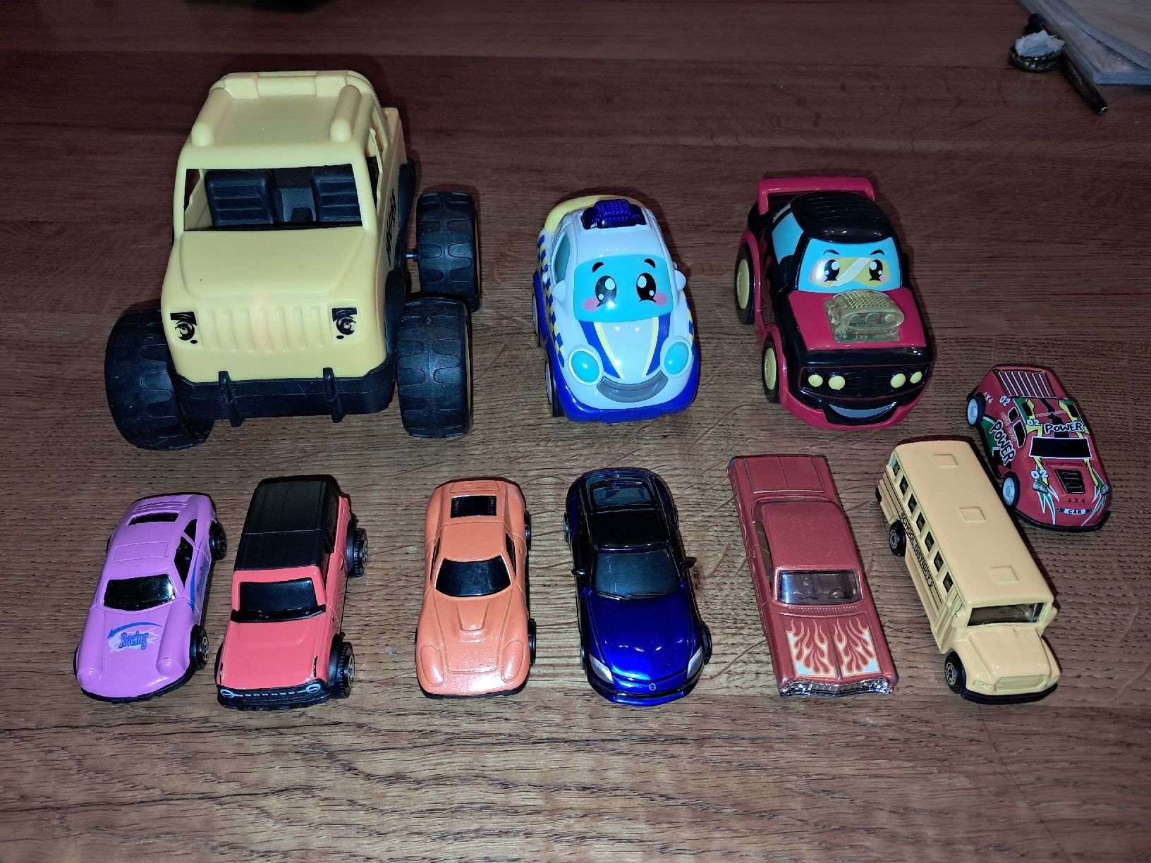 Giocattoli: Lot de 10 petites voitures – Usato da Le locle venduto da juliensaran