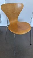 Zwei Stühle im Stil von Arne Jacobsens «Ant»