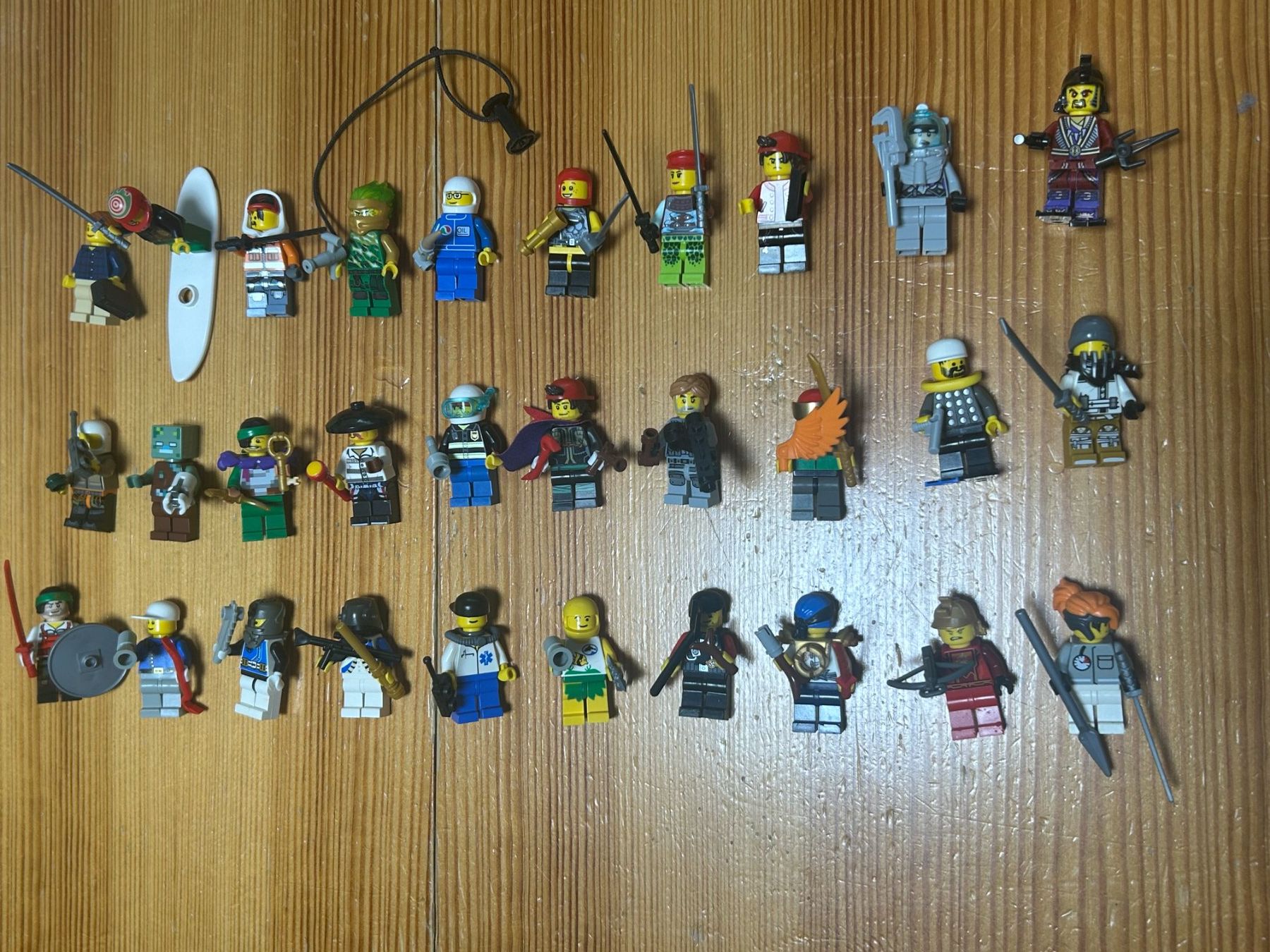 Lego Giocattoli: 30 verschiedene Lego Personen – Usato da Volketswil venduto da Daniel68ernst