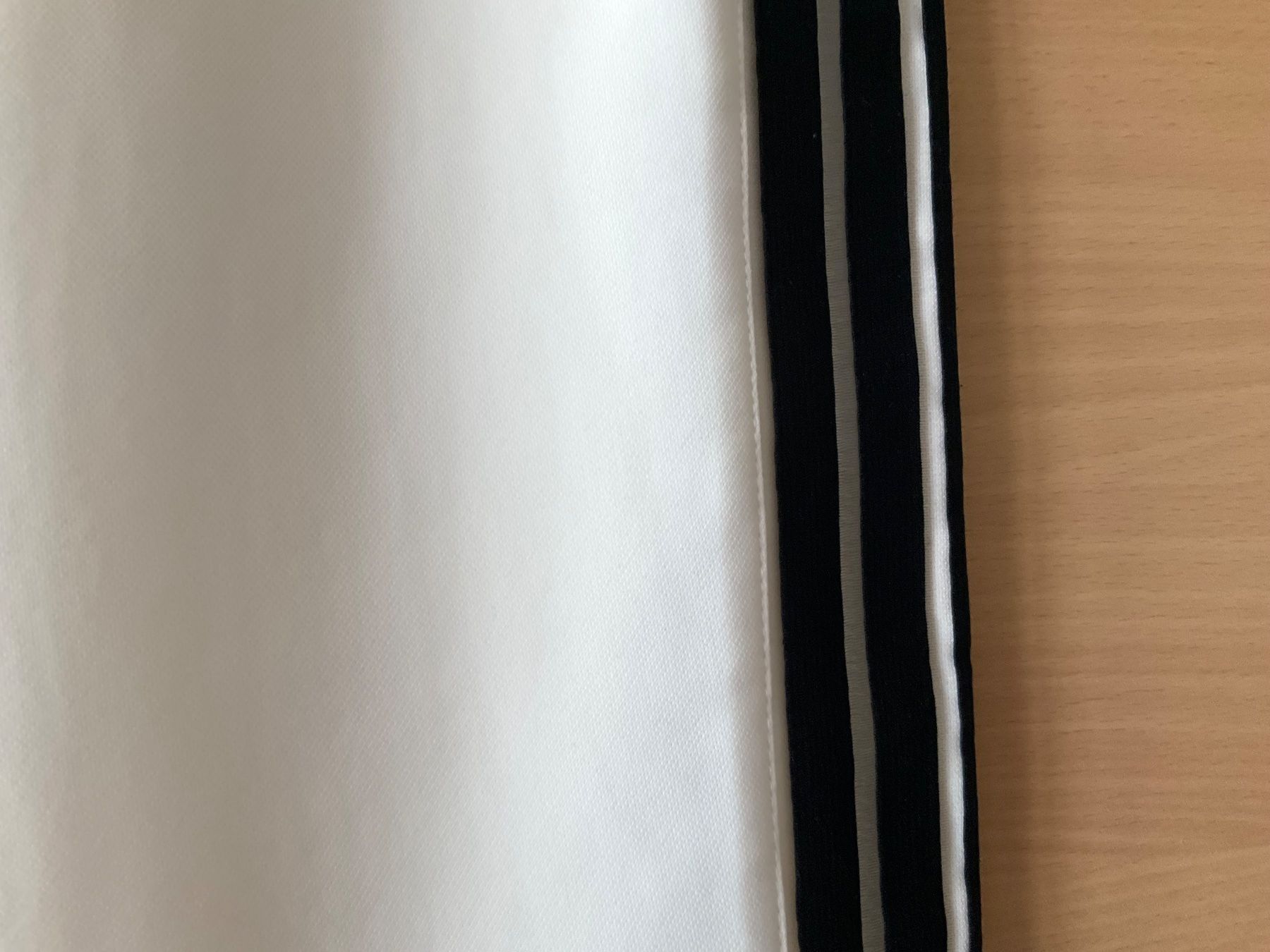 Pantaloni: Pantalon de jogging chic occasion t. 36-38 – Usato da Murten venduto da Louis1954 2