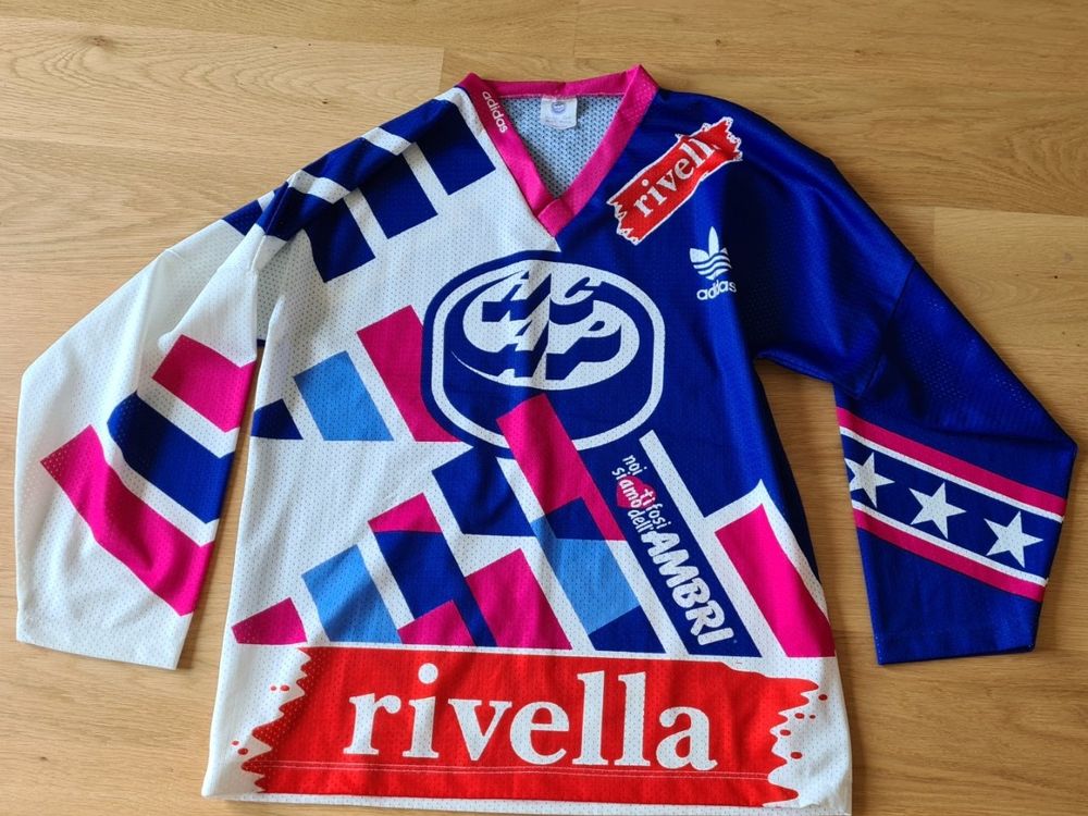 UGLYSHIRT Duck Power College Jacke - Retro 90er Style Eishockey-Look