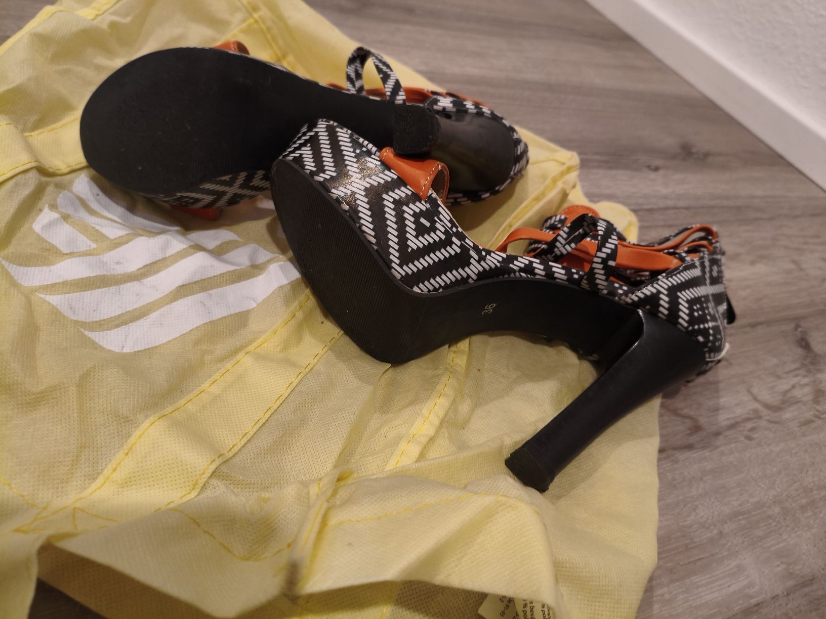 Scarpe da donna: Scarpe estive – Usato da Bioggio venduto da OresteIronix