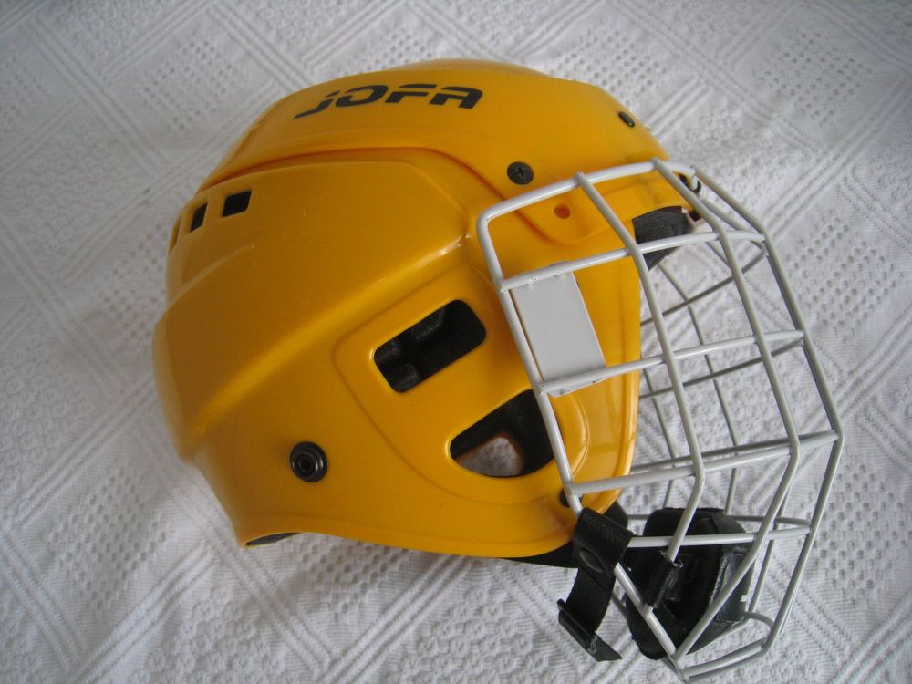 NIKE BAUER Ice Hockey Helm (Gebraucht) in Zürich für CHF 9 - mit