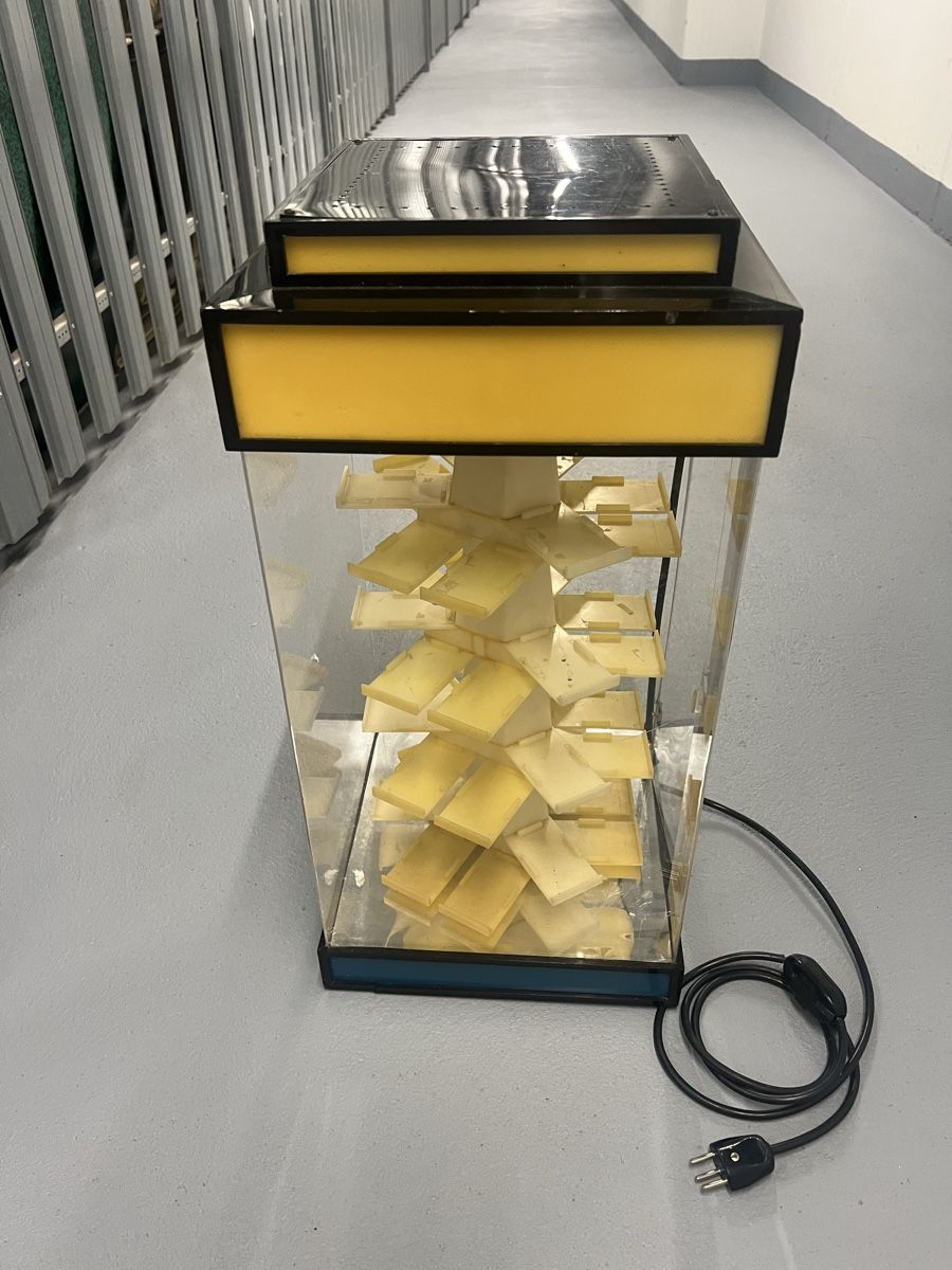 Vitrinen: Vintage Verkaufsvitrine Zippo – Gebraucht aus Aarburg von Annemarie16 4