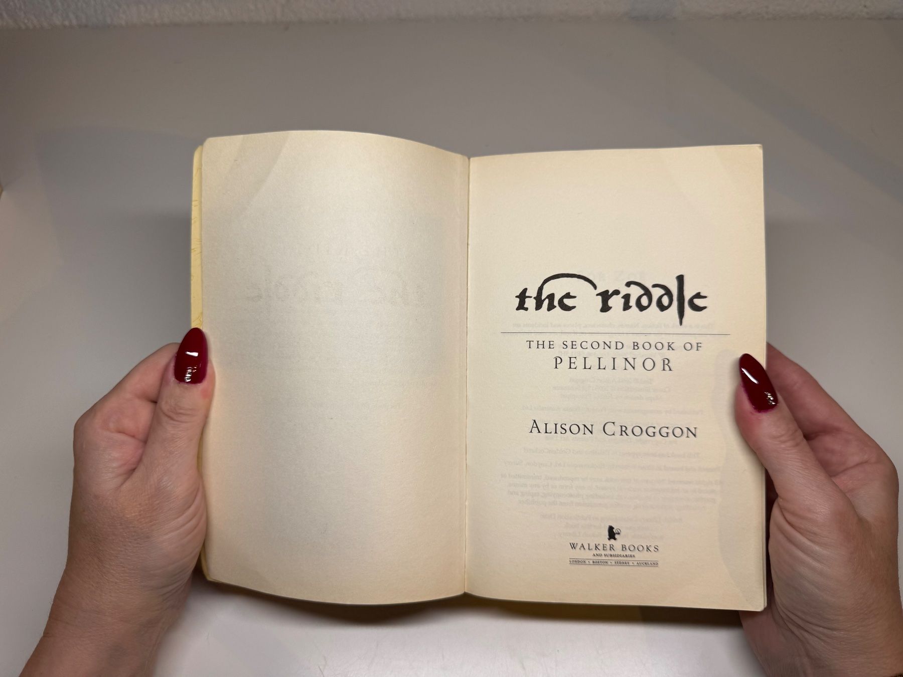 Libri: NOVEL: Alison Groggon, The Riddle – Usato da Grosswangen venduto da English_books 2
