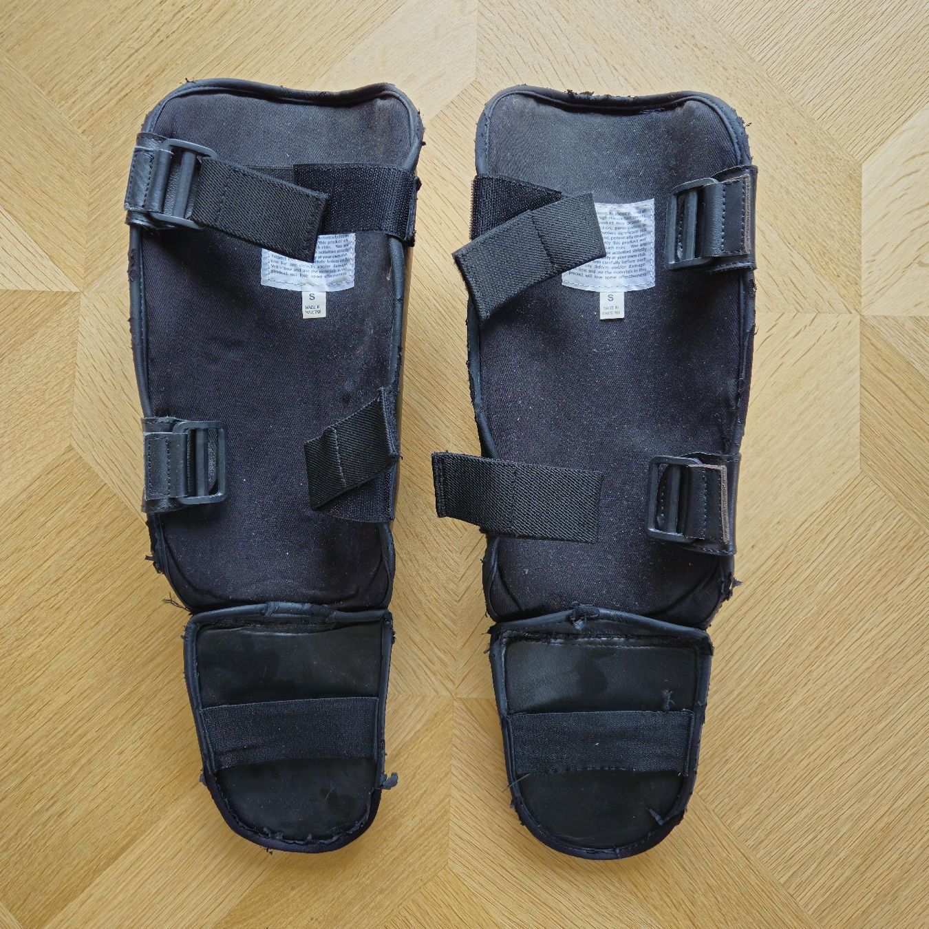 Protezioni & Imbottiture: Protège-tibias TITLE, taille S, noir, bon état – Usato da Cully venduto da Crotchon 1