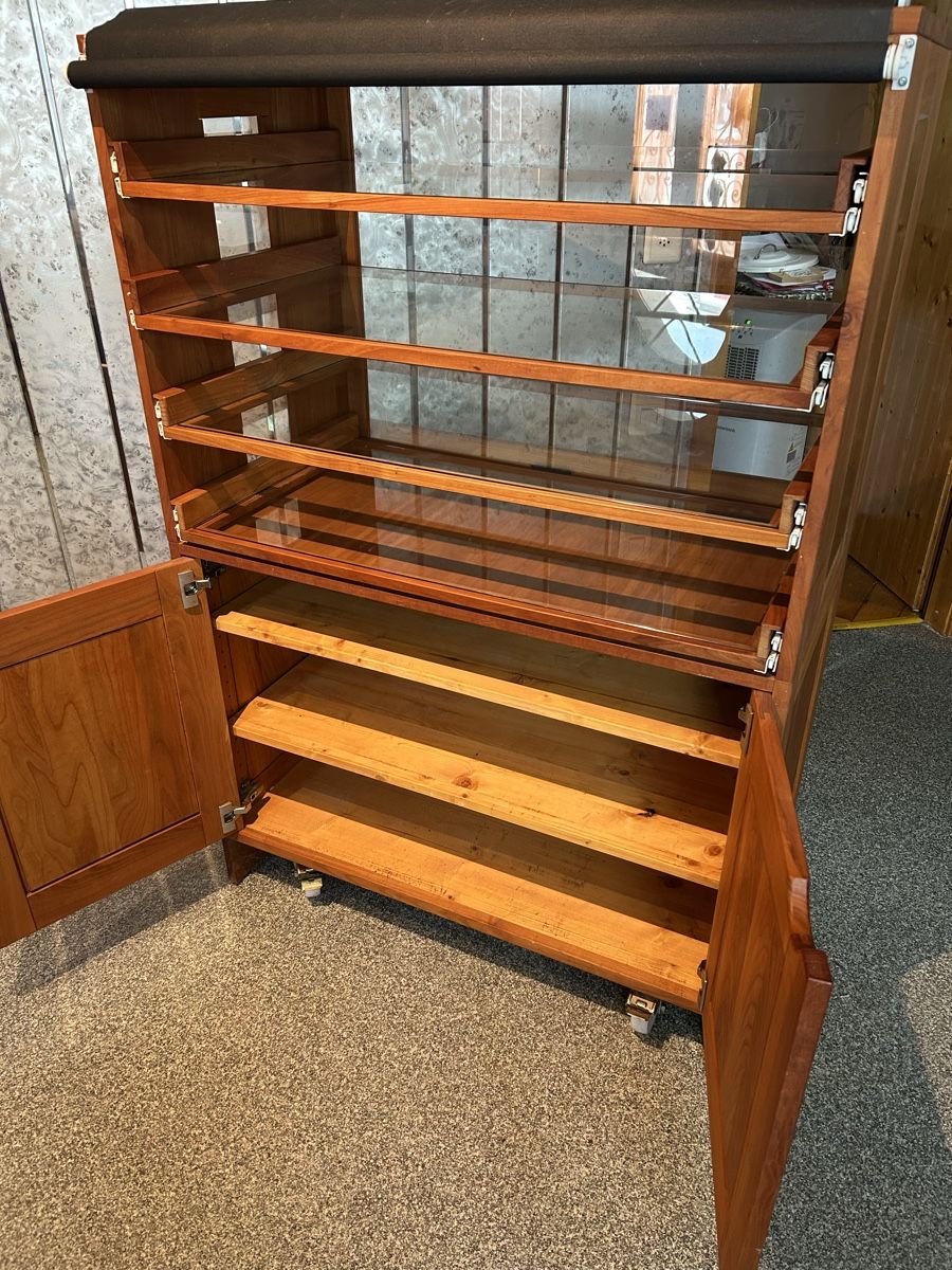 Vitrinen: Vitrine en bois massif – Gebraucht aus Glovelier von s4rahde4ls 3