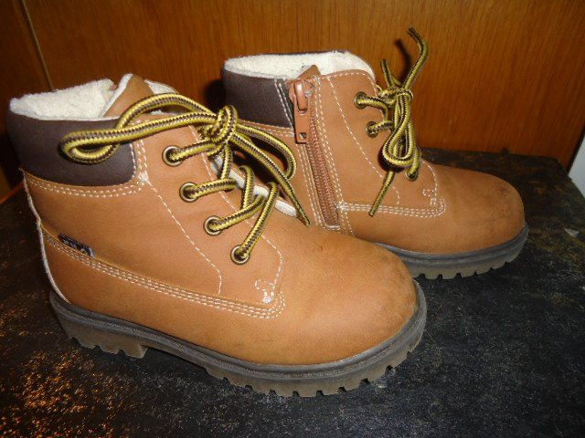 Fila Scarpe per ragazzi: Winterschuhe für Kinder  Grösse 24 FILA – Usato da Zürich venduto da liquidation-cobra 1