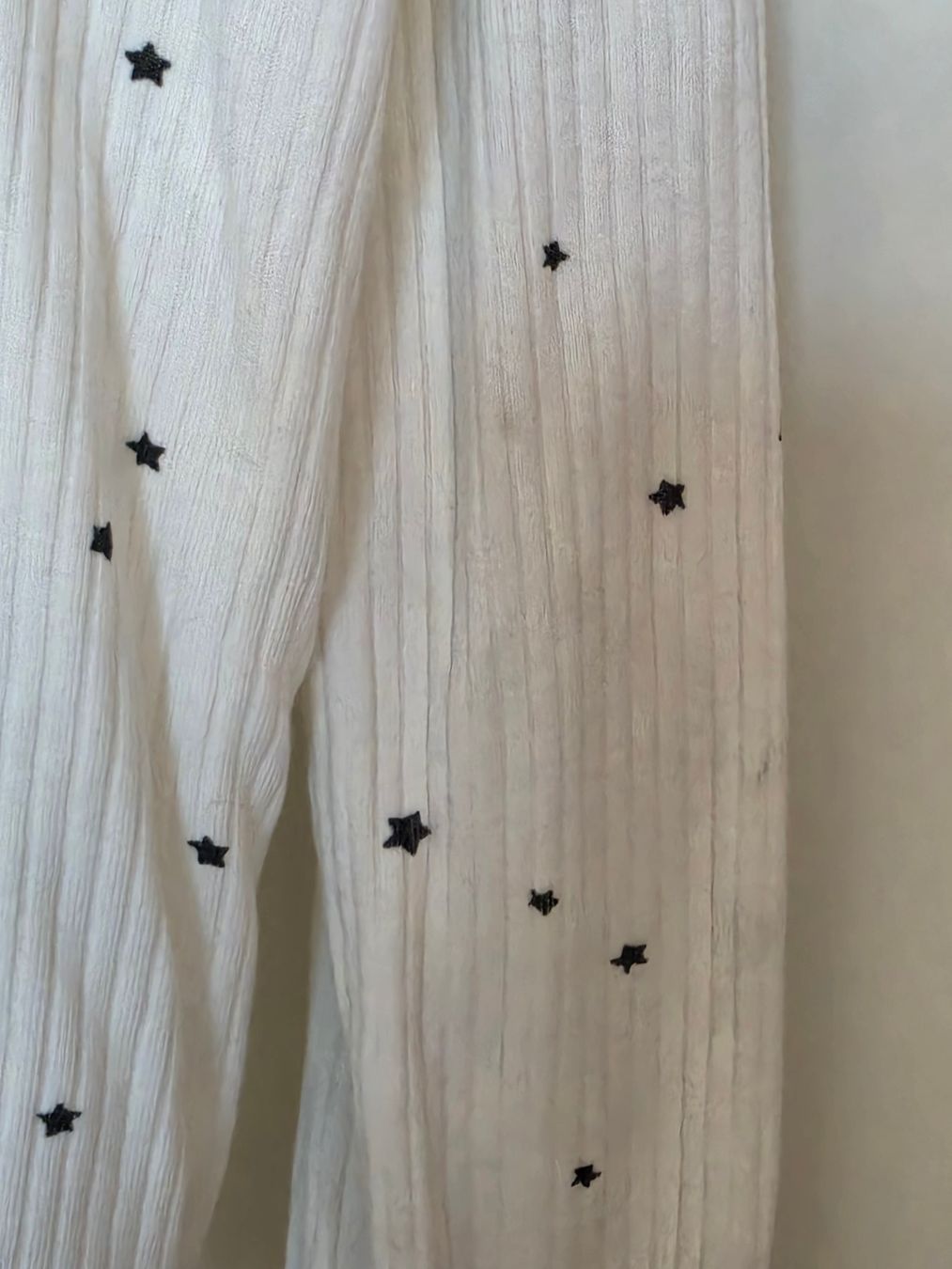 H&M Pigiama & Simili: Pyjama weiss mit Sternen Gr. 134/140 – Usato da Zürich venduto da Pemberleys 7