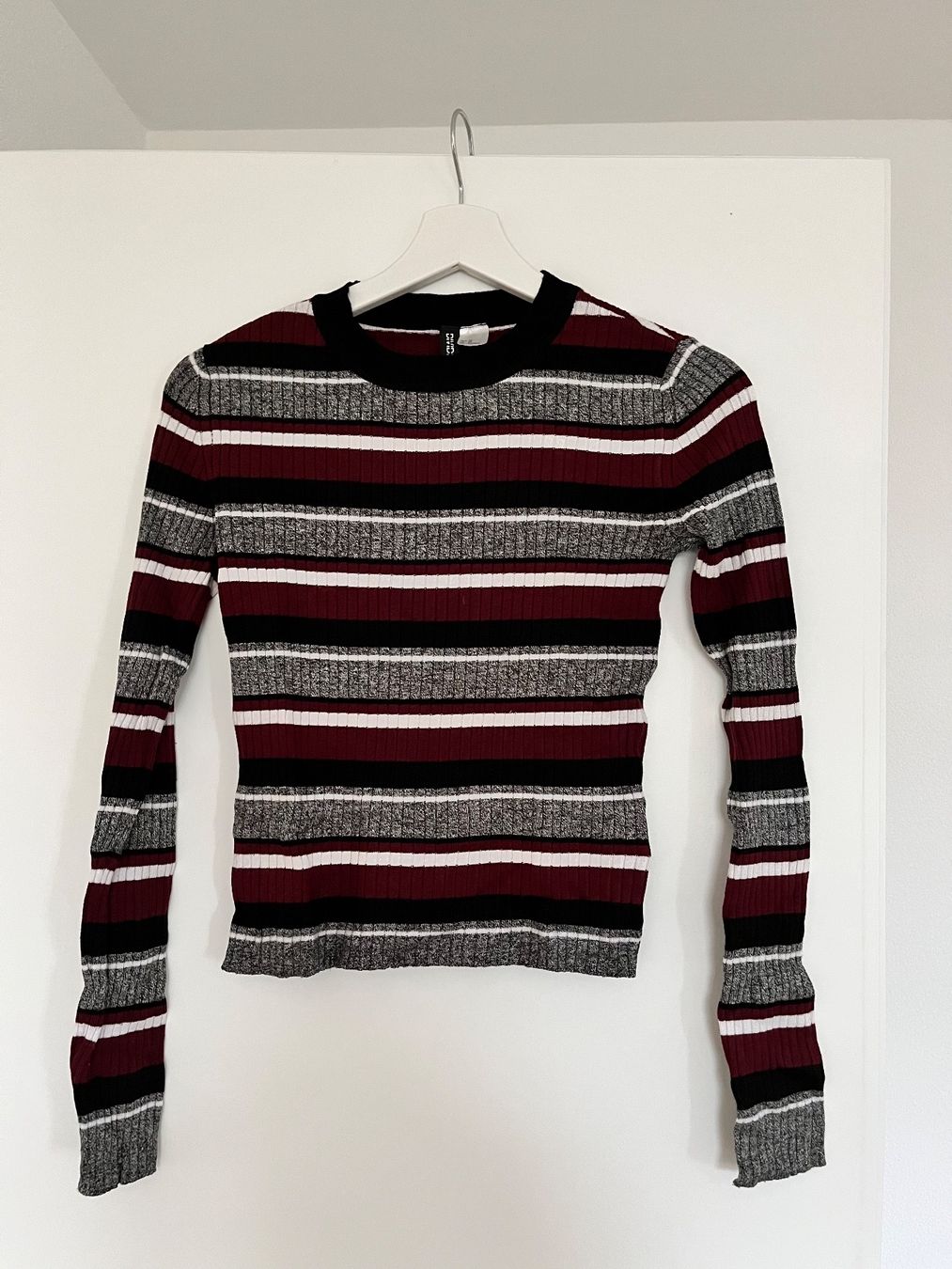 H&M Tops: Langarmshirt XS – Gebraucht aus Zürich von a.b.2025