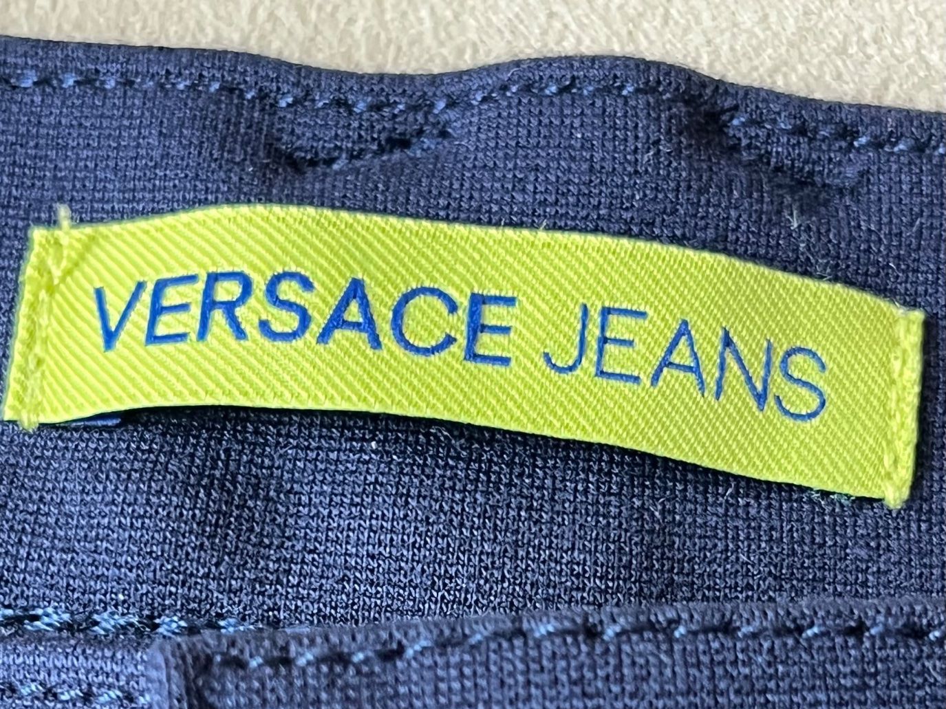 Versace Pantaloni: Schicke Hose Versace Gr.XS neu – Nuovo e nell'imballaggio originale da Stäfa venduto da Exclusive0 9