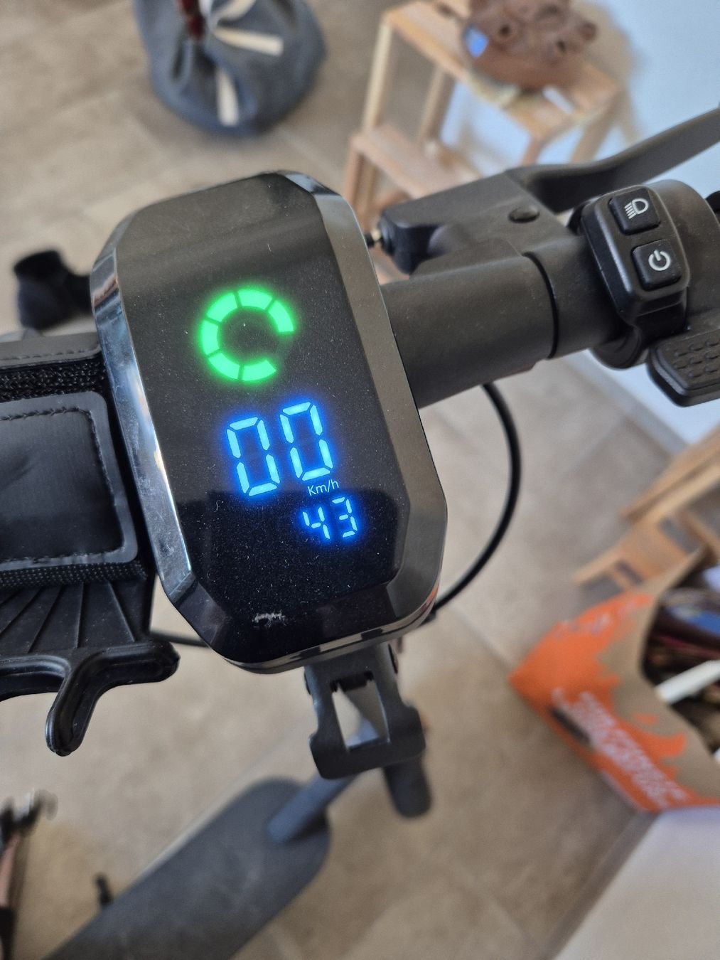 Scooter: VMAX VX5  E-Scooter - Black - Perfect for summer fun! – Usato da Zürich venduto da Marco_Modulo1 1