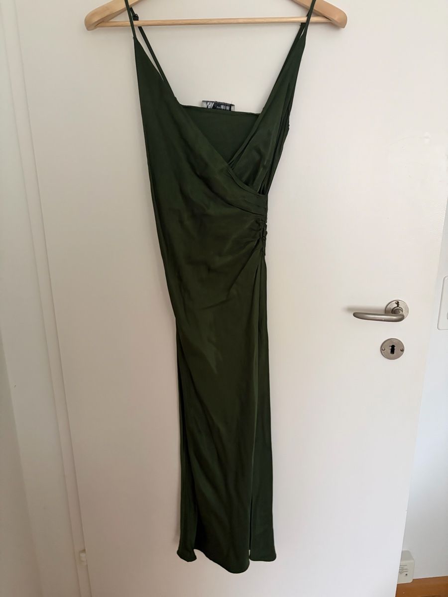Zara Vestiti: Dark green midi satin dress – Usato da Zürich venduto da cha_l8t5 1