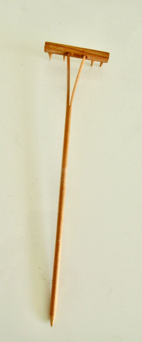 Giocattoli: Hand Rechen, Laub oder Heu, Holz, Puppenstube, Bauernhof – Nuovo (secondo la descrizione) da Egg b. Zürich venduto da Mogli93 1