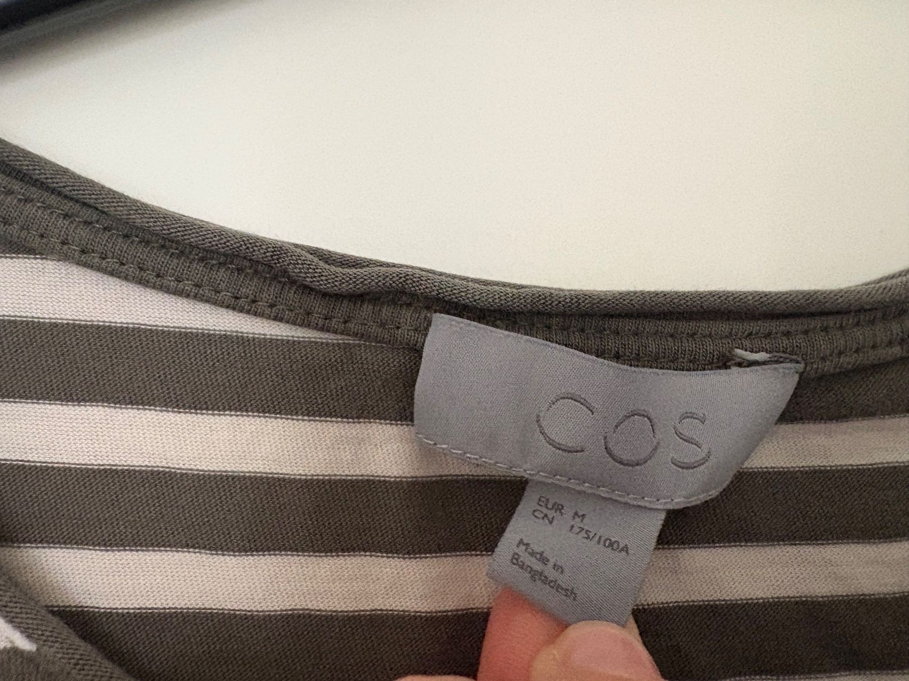 Cos T-shirt: COS T-shirt - Size M – Usato da Muzzano venduto da Sidney_3 1