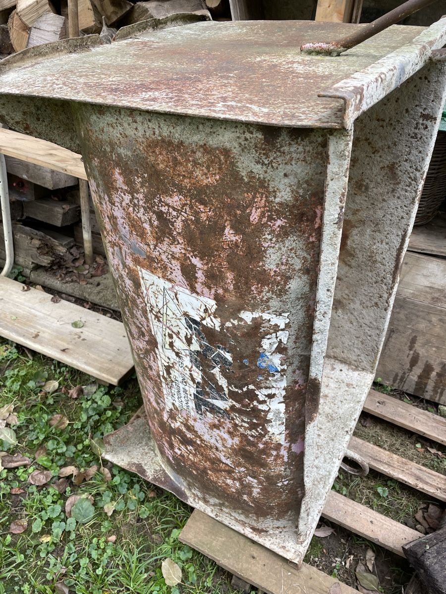 Tutti gli attrezzi: Beton / Mörtelmulde – Usato da Gipf- Oberfrick venduto da T30Zimm