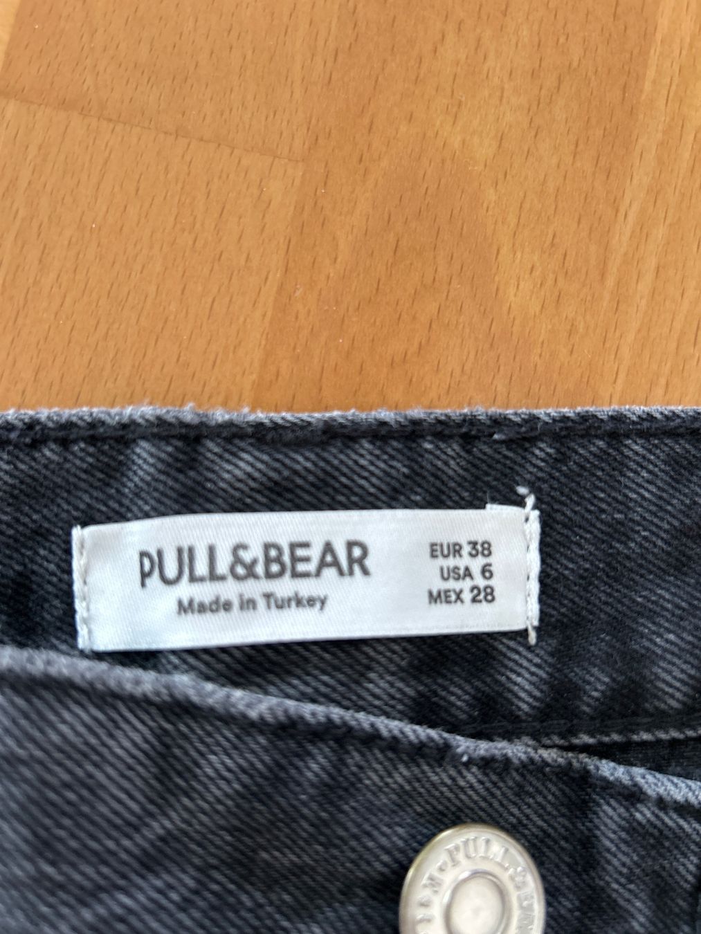 Jeans: Schwarze Pull&Bear Jeans, Grösse 38 – Usato da Buttisholz venduto da allule13 1