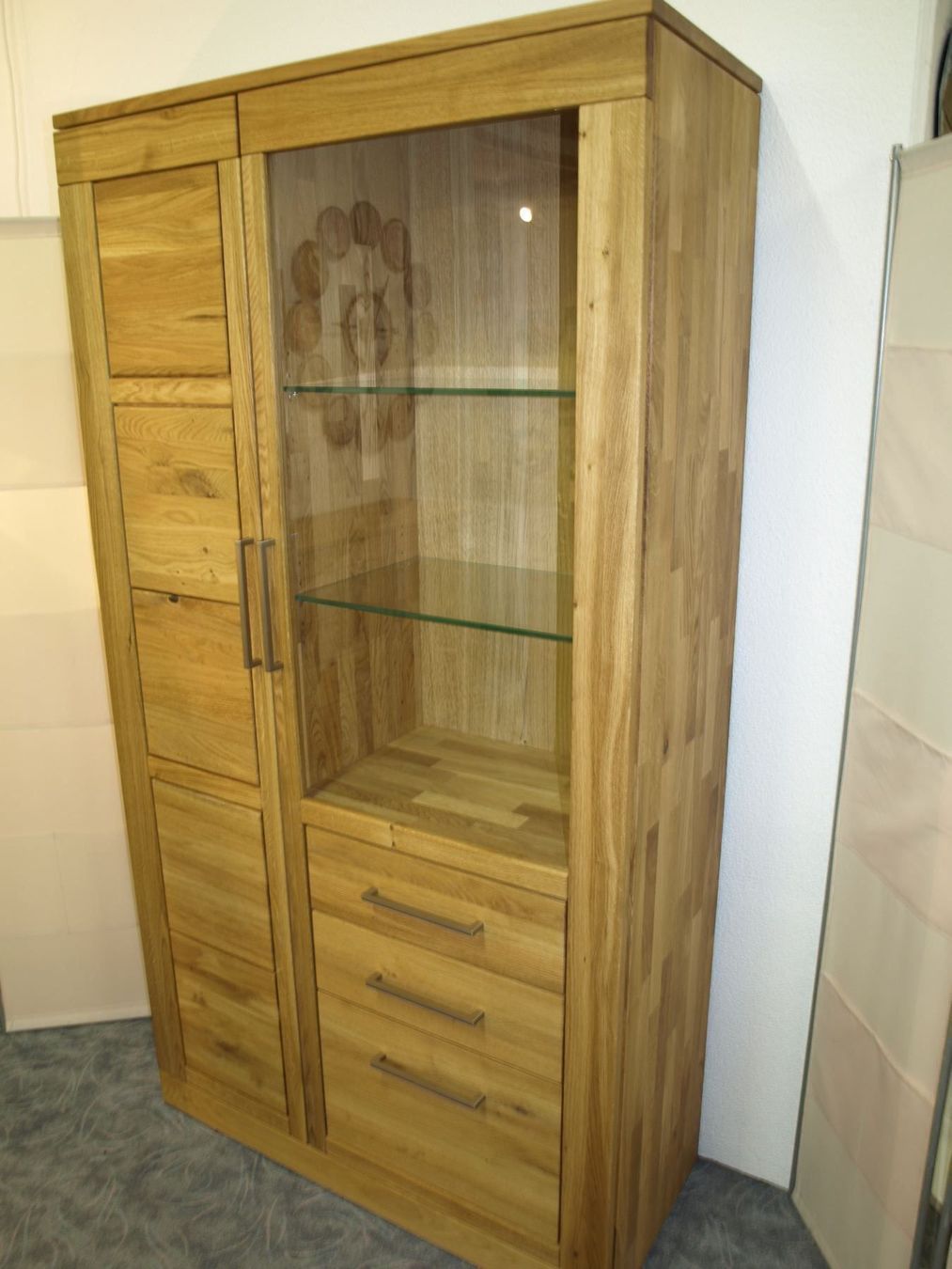 Vitrinen: Vitrine CASERA Asteiche massiv 100 cm – Neu (gemäss Beschreibung) aus Unterentfelden von moebelrufli 2