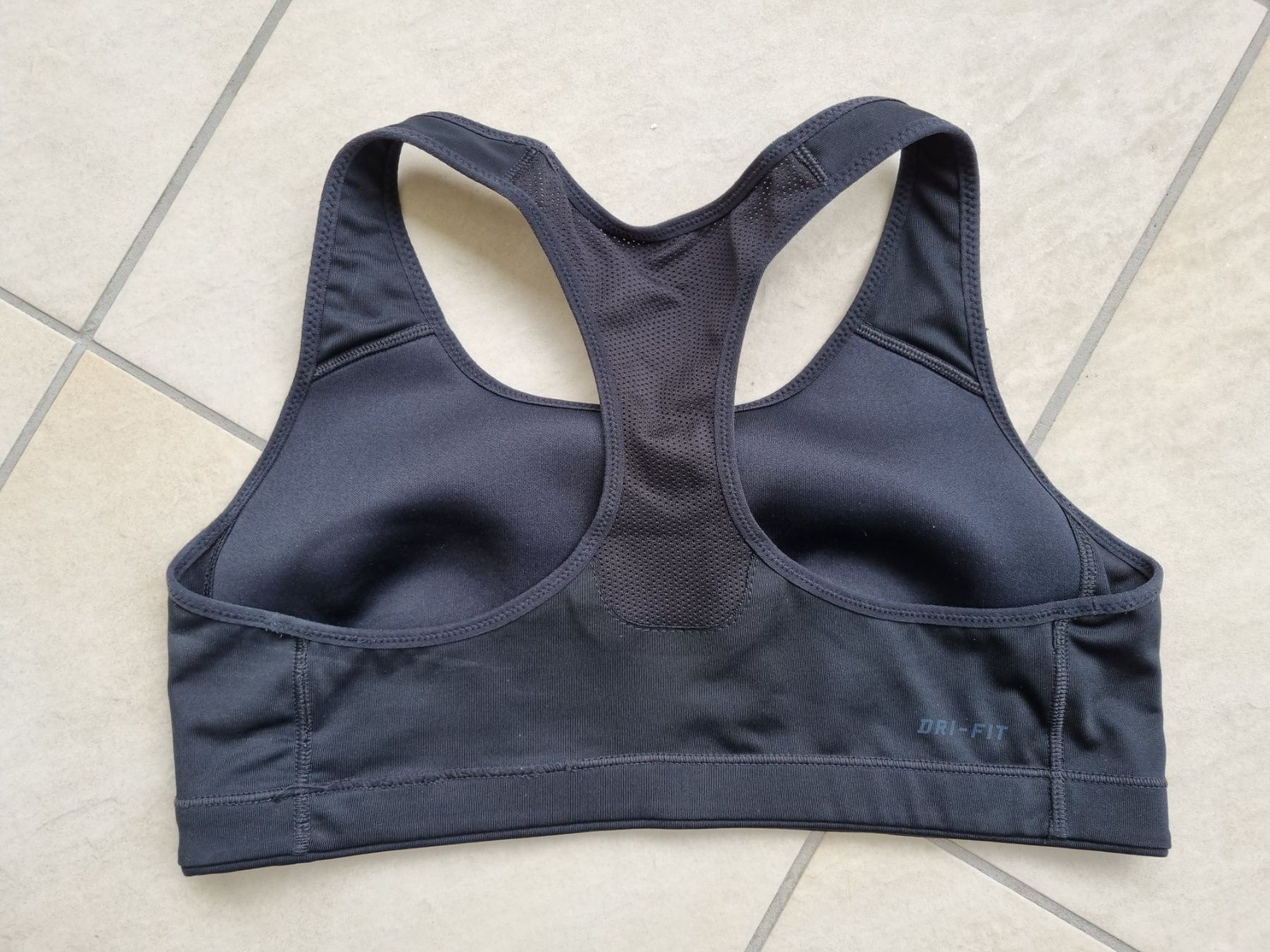 Nike Top: Nike Sport Bra black M – Usato da Schüpfheim venduto da Rezwel 1