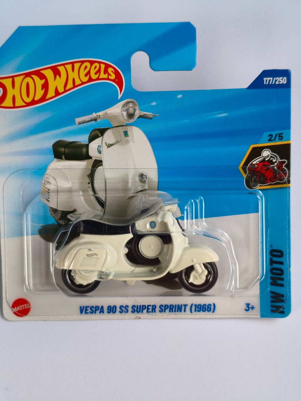 Hot Wheels Vespa 90 SS Super Sprint (1966) – 1:64 Druckguss-Modell, Weiß – HW Moto 2/5, Sammlernummer 177/250 – Sammelspielzeug Für Kinder Ab 3 Jahren