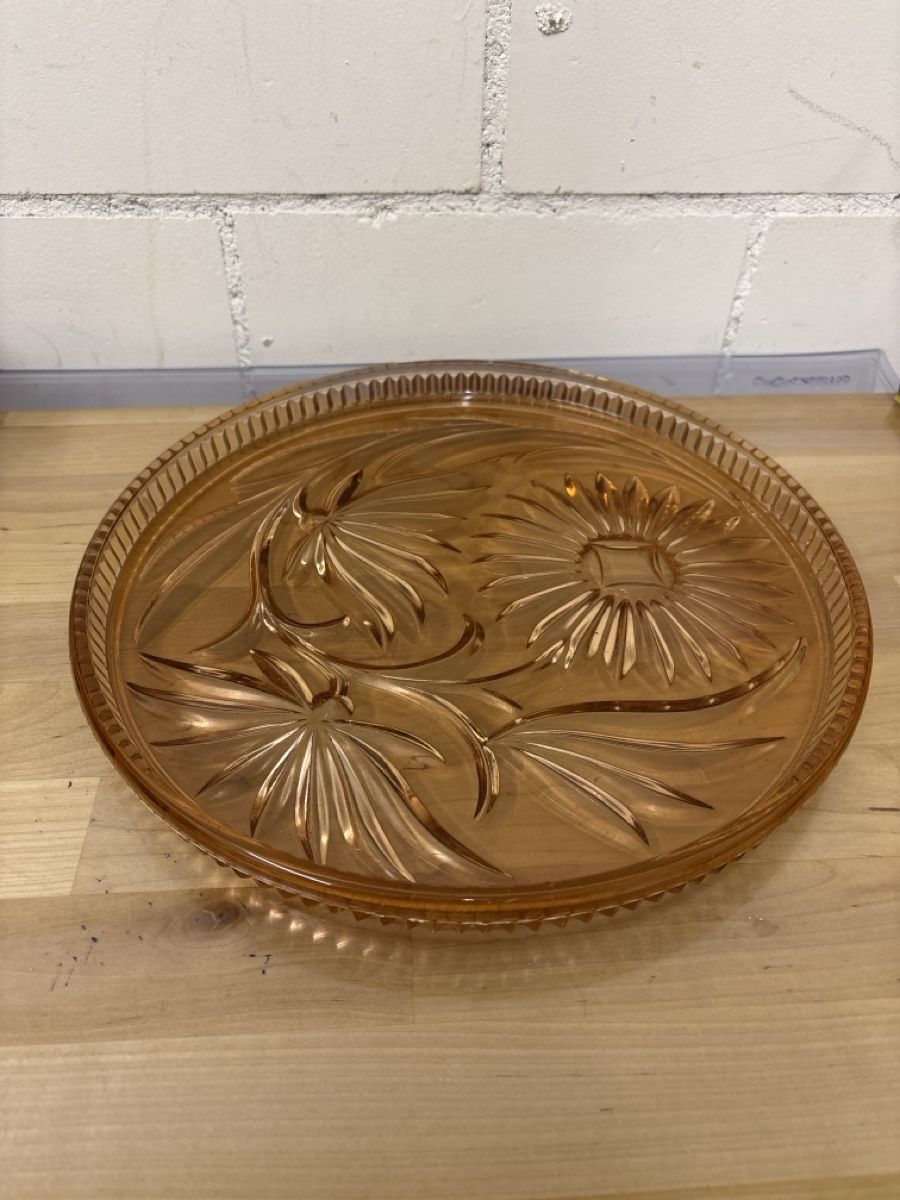 Servierplatten: Elegante Servierplatte aus Kristall mit Blumenmuster – Defekt aus Adliswil von ninotschka7