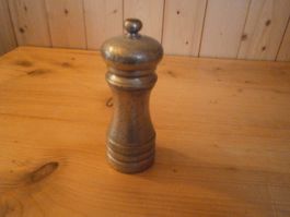 antike Pfeffermühle