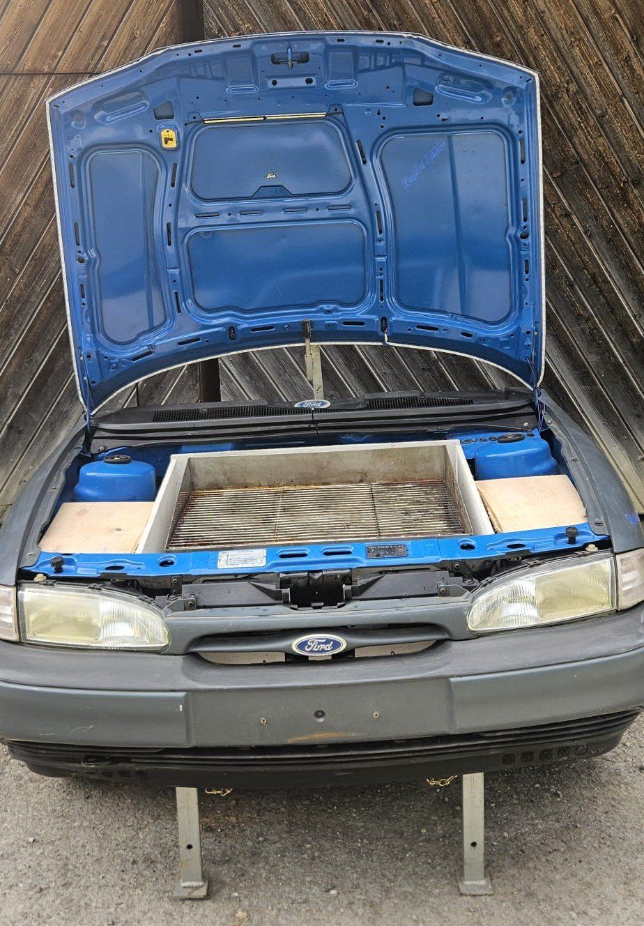 Accessori per altri veicoli: Grill aus Autofront (Eigenbau) – Usato da Oberiberg venduto da Jess6200