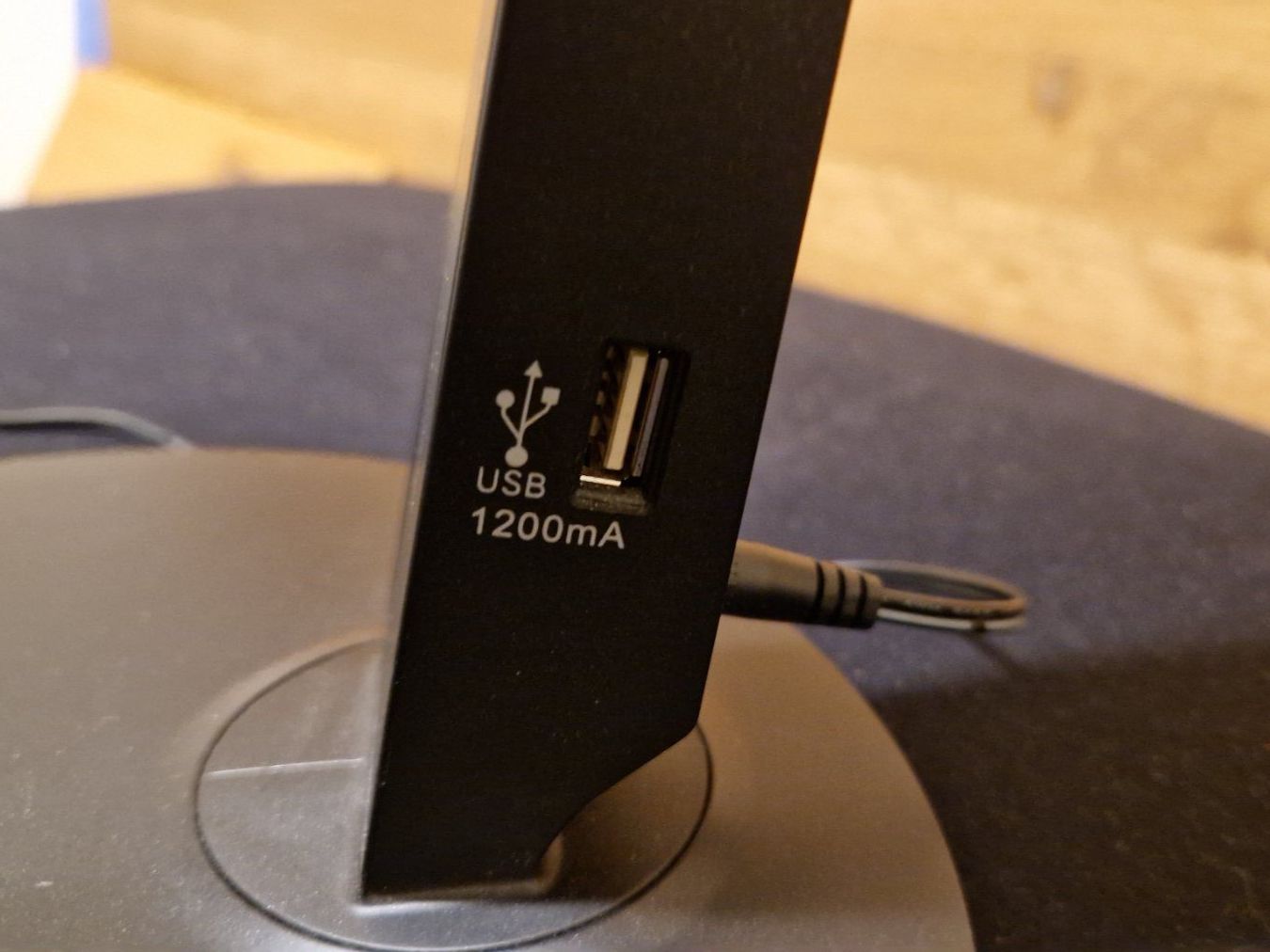 Micasa Lampade: Bartolo LED Tischlampe mit USB Anschluss - Schwarz – Nuovo (secondo la descrizione) da Igis venduto da Vulleta.38 2