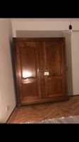 Antiker Schrank aus Massivholz