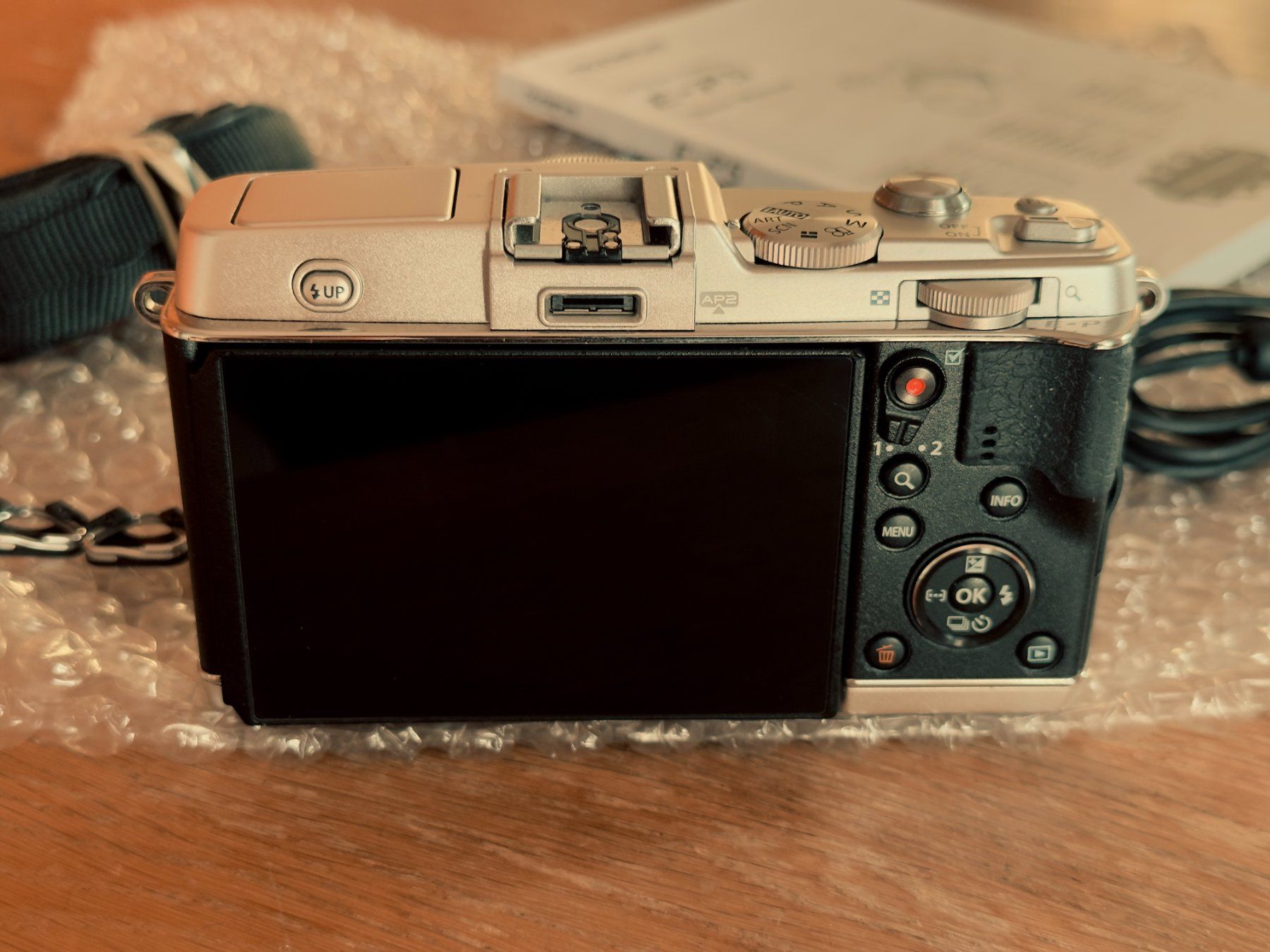 Olympus Fotocamera: Olympus E-P5 in Top Zustand mit 14-45 Kit Objektiv – Usato da Loco venduto da cardinal02 1