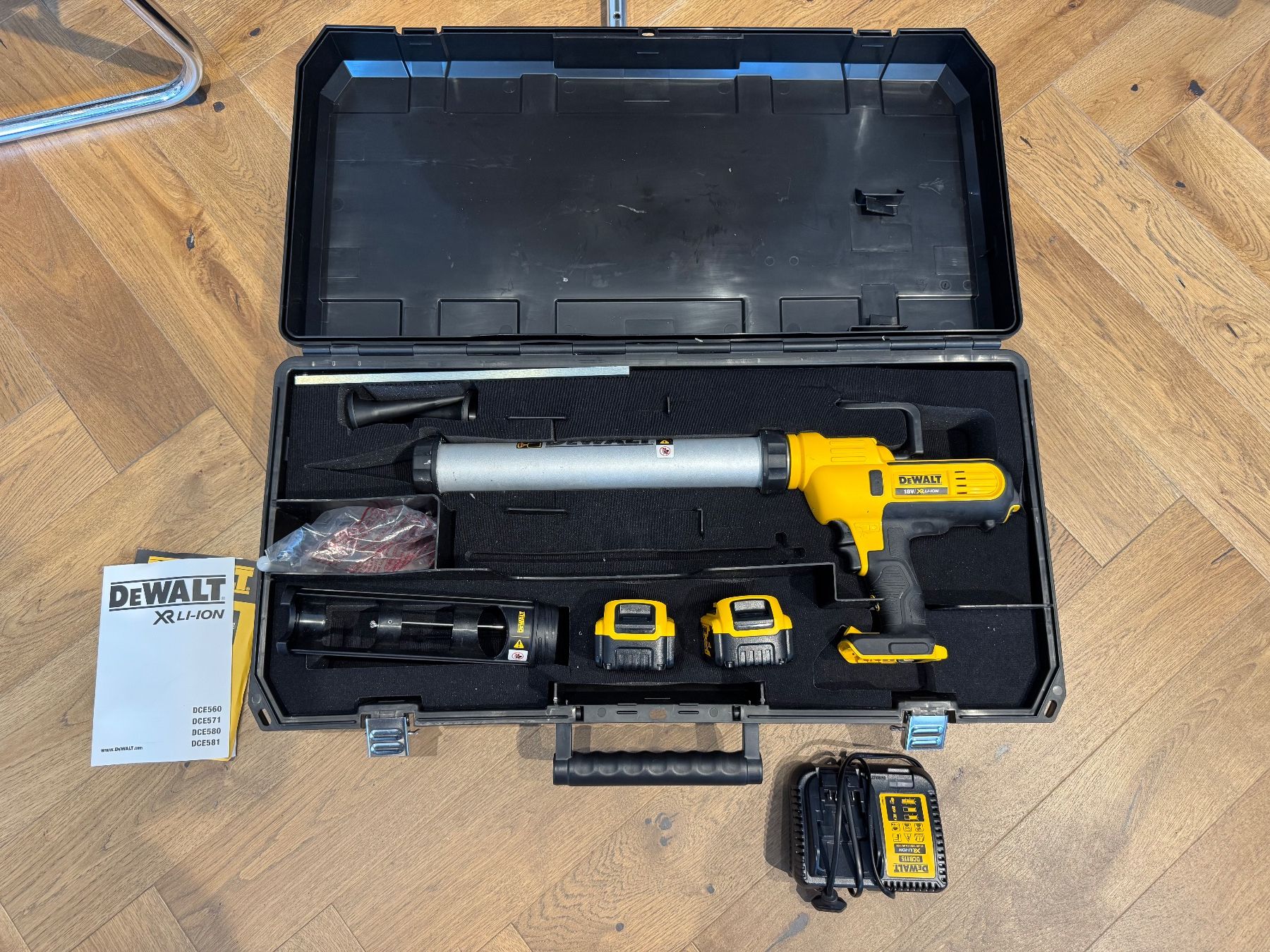 Dewalt Tutti gli attrezzi: DeWalt Akku-Kartuschenpistole DCE581NK – Usato da Dietlikon venduto da HighspeedUmzug